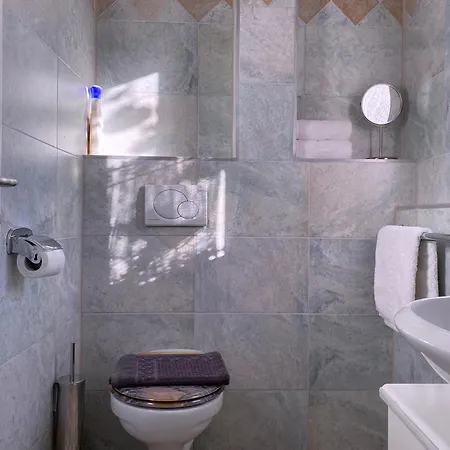 Athina Apartment *